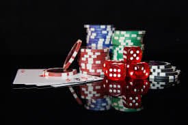 Tampilan platform lapak303 pada perangkat mobile dengan live casino dan sportsbook